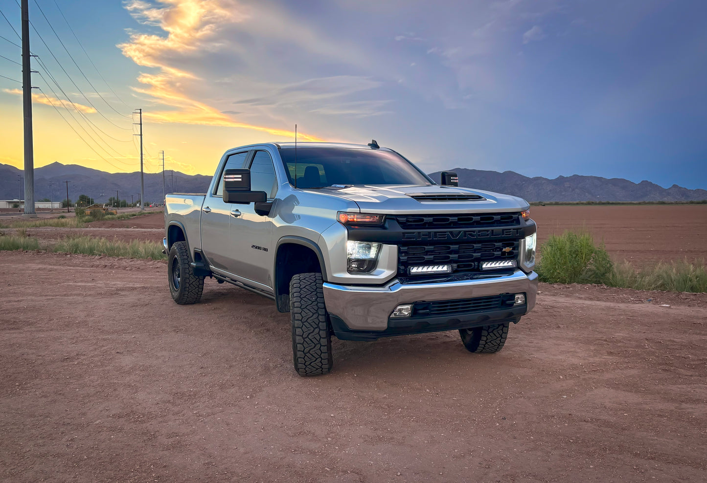 Triple-R Chevrolet Silverado 2500/3500 LT Grille Kit with LR-1000 Beacon - GK-USCS2500-BCN-01K