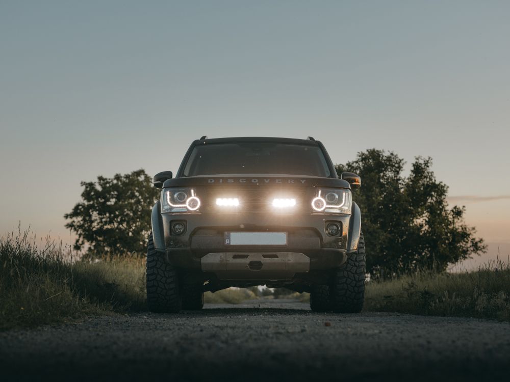 Land Rover LR4 Grille Kit with LR-750 Beacon - GK-USLR4-BCN-01K
