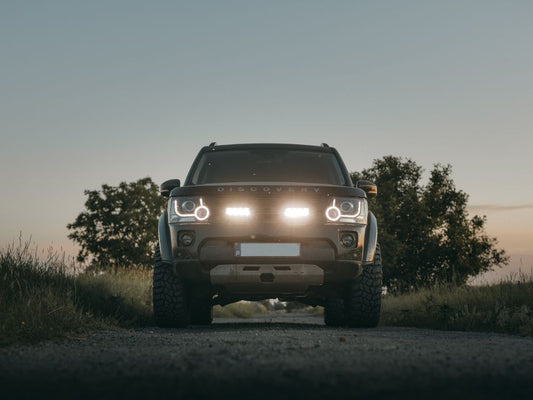 Land Rover LR4 Grille Kit with LR-750 Beacon - GK-USLR4-BCN-01K