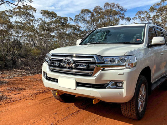 Toyota Land Cruiser 200 Series Grille Kit - GK-USLC200-BCN-01K